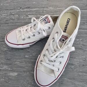 Converse tennis shoe, Womens size 7